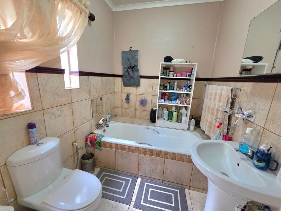 5 Bedroom Property for Sale in Panorama Free State